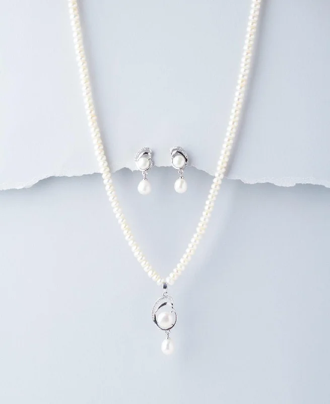 Modern minimalist necklaces  Elegant Pearl Necklace Set