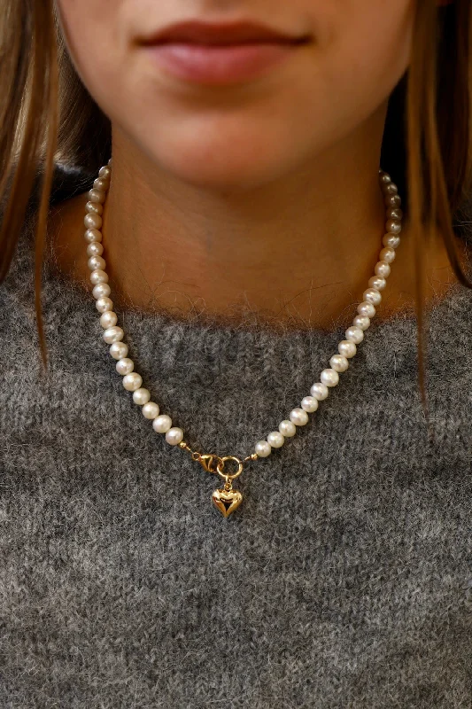 Y2K aesthetic necklaces  HEART AND FRESHWATER PEARL NECKLACE