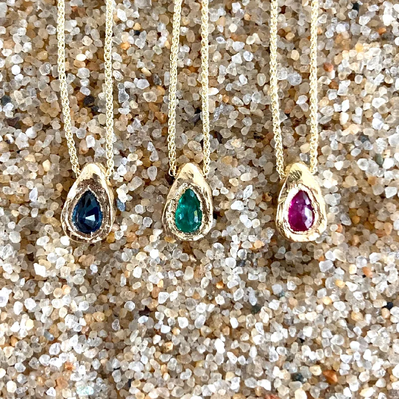 Classic choker necklaces  Teardrop 18K Gold Pendant Necklaces