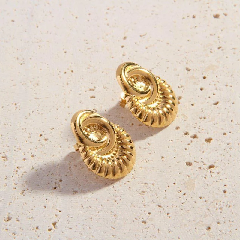 Minimalist stud earringsGuendalina Earrings