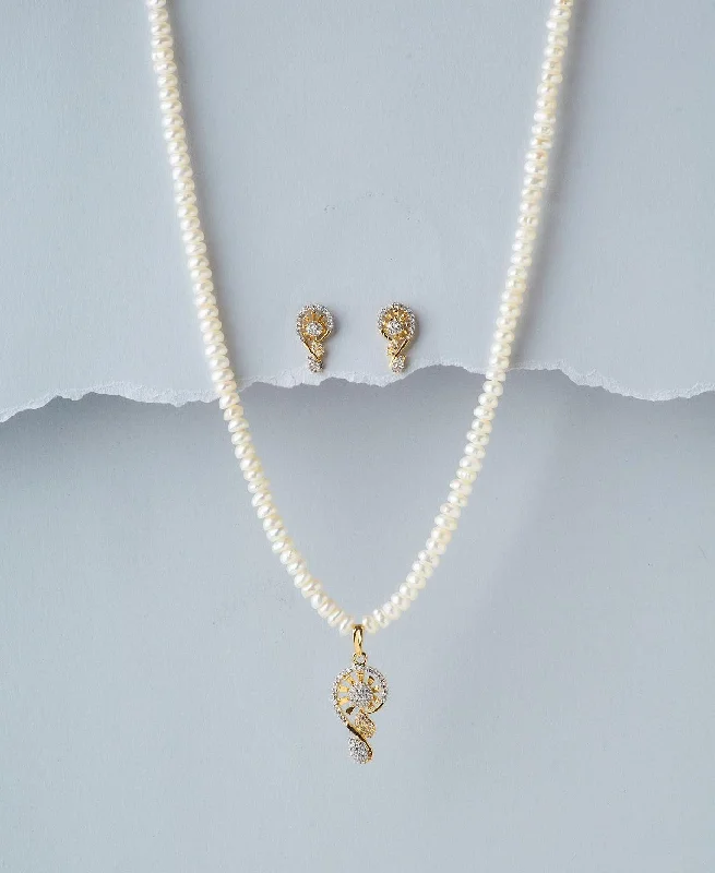 Minimal chain necklaces  Elegant Pearl Necklace Set