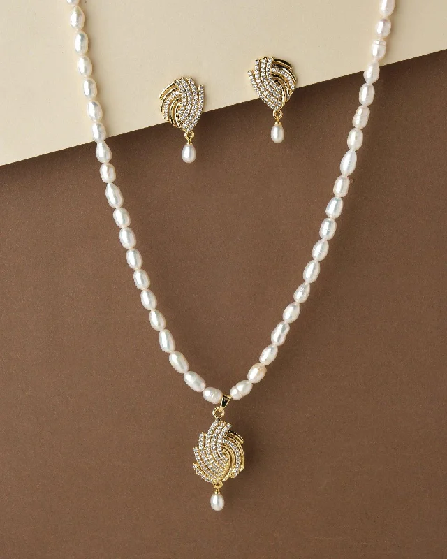 Hypoallergenic necklaces  Elegant Pearl Necklace Set