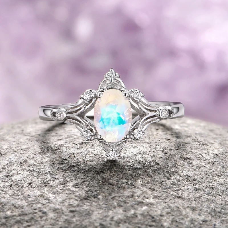 Maeve Vintage Moonstone Ring- Sterling Silver