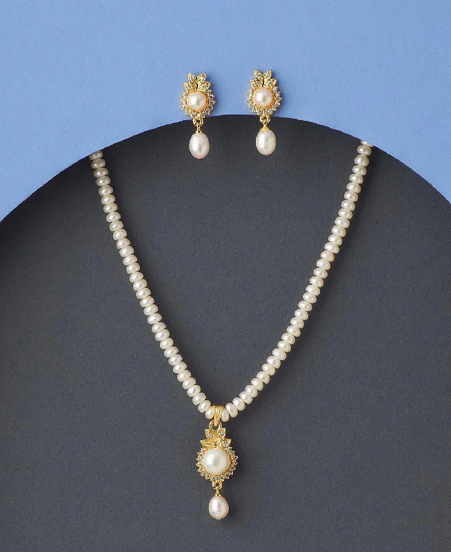 Nickel-free necklaces  Classy Pearl Necklace Set