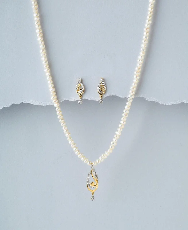 Chunky gold necklaces  Elegant Pearl Necklace Set